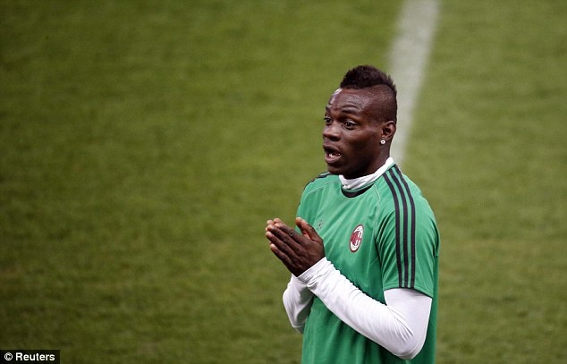 Balotelli tro lai giup Milan cham dut giac mo cua Atletico hinh anh