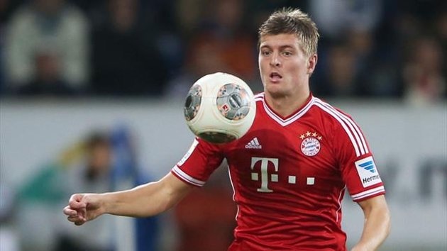 Phao thu lep ve truoc nha vo dich Bayern hinh anh