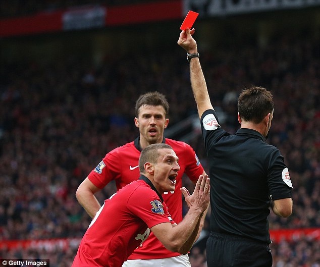 Trong tai bo qua 3 qua penalty trong tran M.U - Liverpool hinh anh