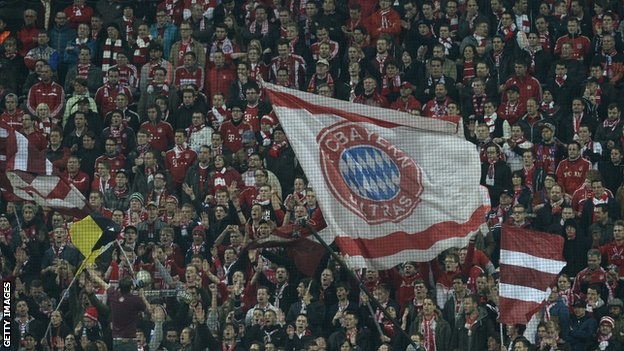 Bayern nhan an phat truoc tran gap M.U hinh anh