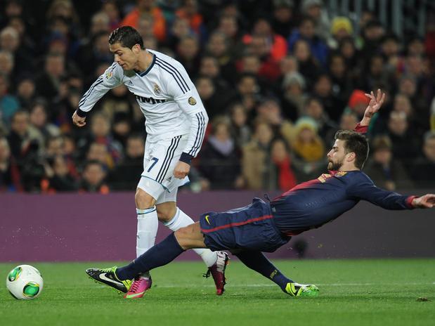 Cau thu Barca va Real choi xau trong nhung tran El Clasico hinh anh