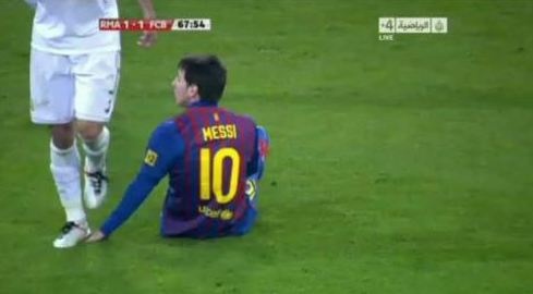 Pepe giam len tay Messi hinh anh