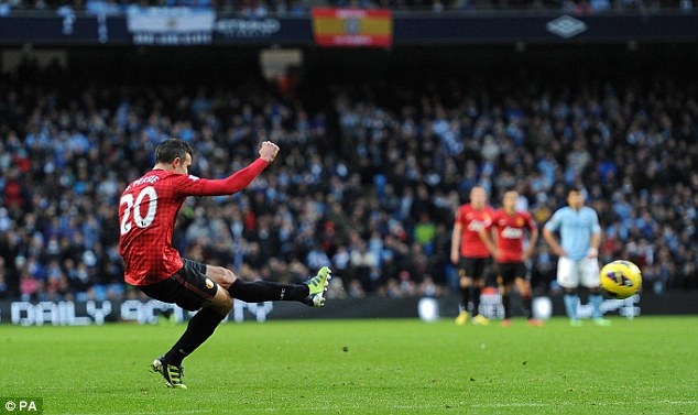 Man City 2-3 M.U: Cu sut phat quyet dinh cua Persie hinh anh
