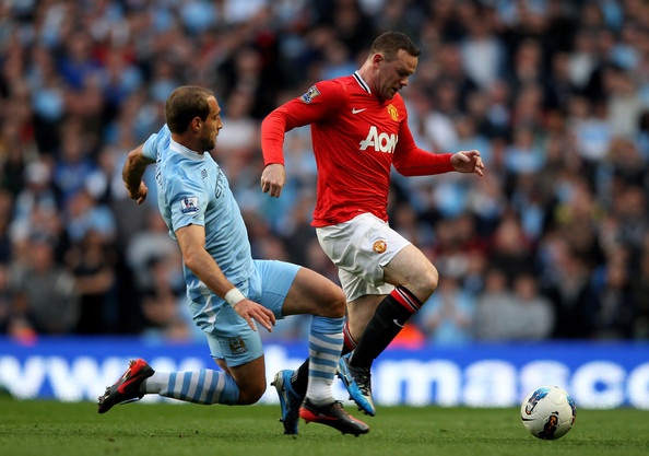 Khi Man United doi vai Man City hinh anh