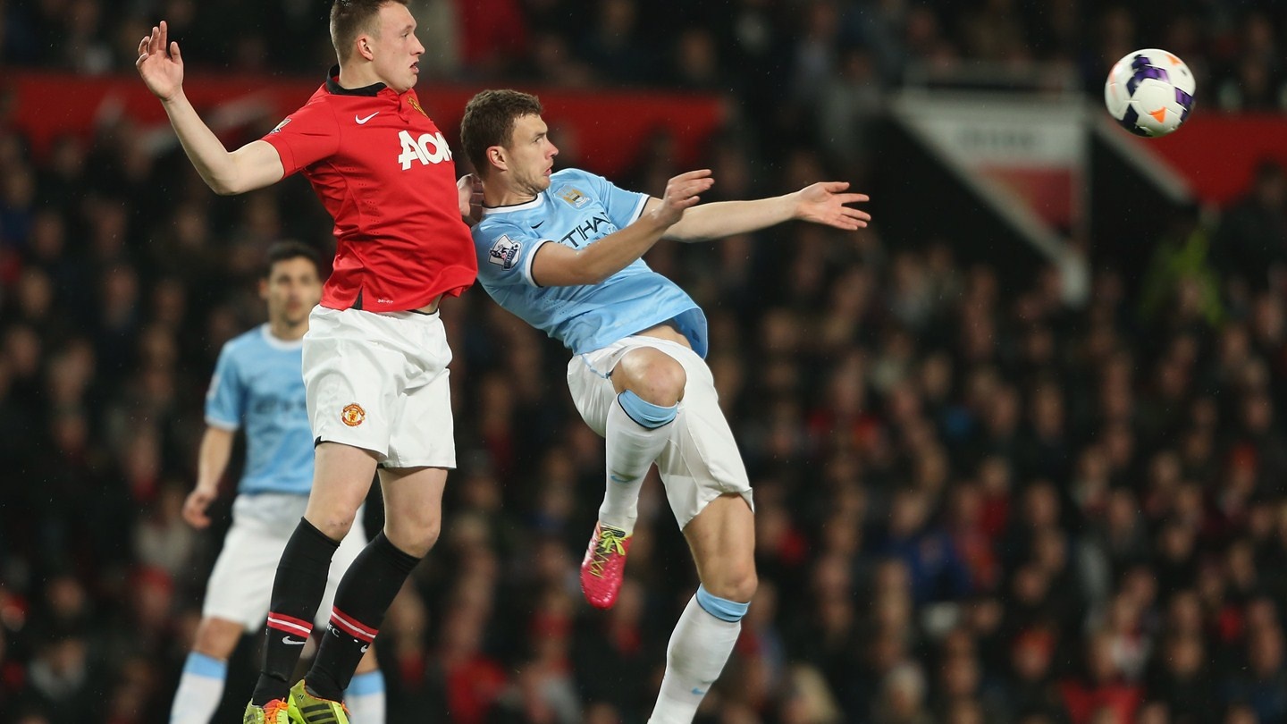 Dzeko hoan tat cu dup cho Man City hinh anh