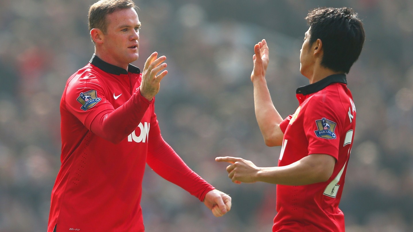 Rooney go hoa 1-1 cho M.U hinh anh