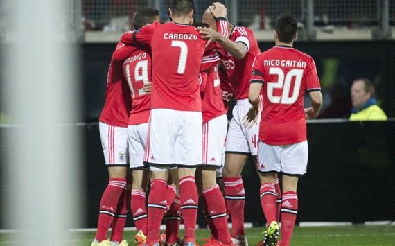AZ Alkmaar 0 - 1 Benfica: Ban thang volley dang cap hinh anh