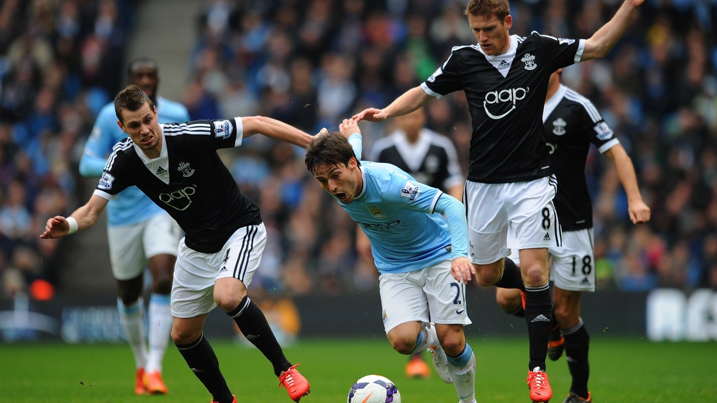 Ban thang tu cham 11 m cua Southampton hinh anh