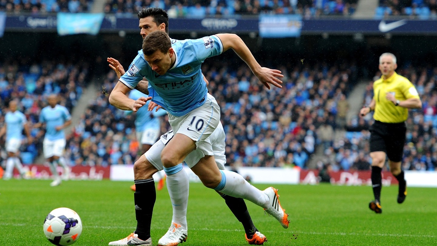 Dzeko lap cong giup Man City dan truoc Southampton 3-1 hinh anh