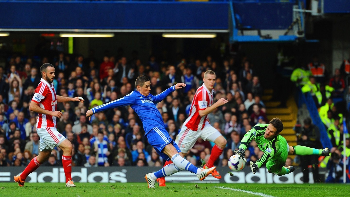 Chelsea 3–0 Stoke: HLV Mourinho quyet khong buong sung hinh anh