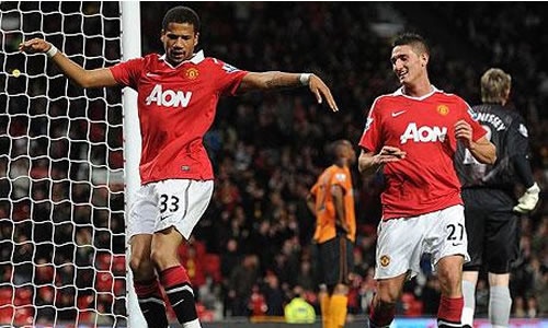 Dan 'linh danh thue' cua M.U toa sang don dap hinh anh