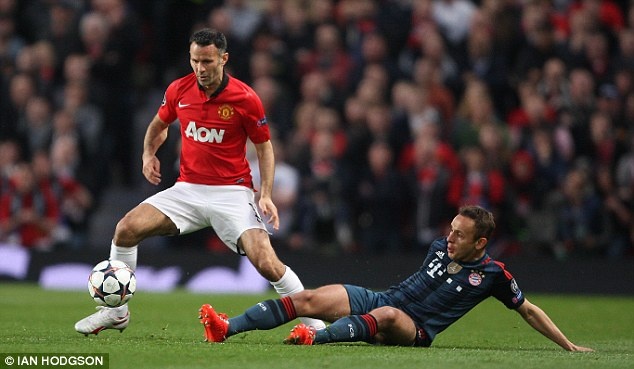 Giggs nghiem tuc xem xet giai nghe cuoi mua giai hinh anh