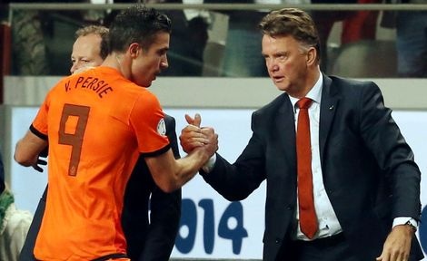 HLV Van Gaal dang tung buoc tiep can M.U hinh anh