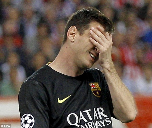 Messi om mat that vong sau tran thua cua Barca hinh anh