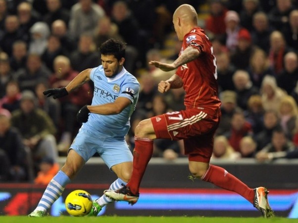 Man City su dung phao hang nang khi dung do Liverpool hinh anh