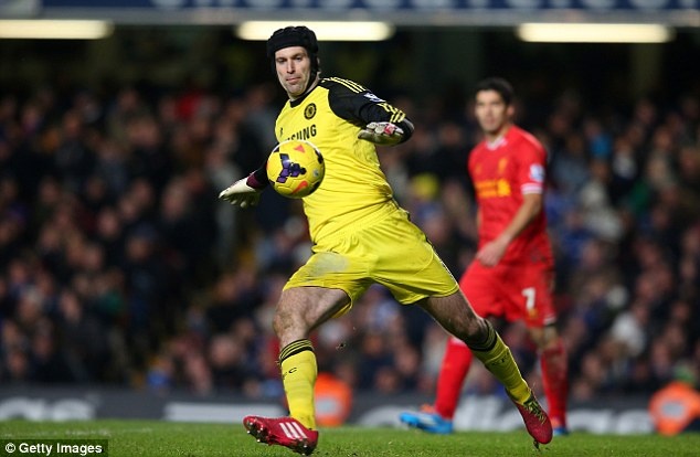 Petr Cech lon tieng doa Liverpool hinh anh