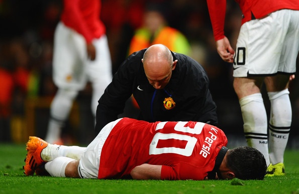Van Persie luyen bai tap dac biet de phuc hoi chan thuong hinh anh