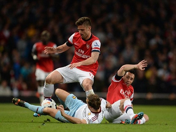 Giroud dut diem quyet doan nang ty so len 2-1 cho Arsenal hinh anh