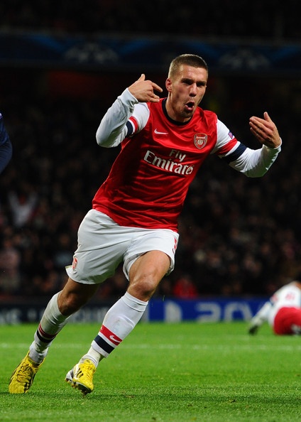Podolski go hoa 1-1 cho Arsenal hinh anh