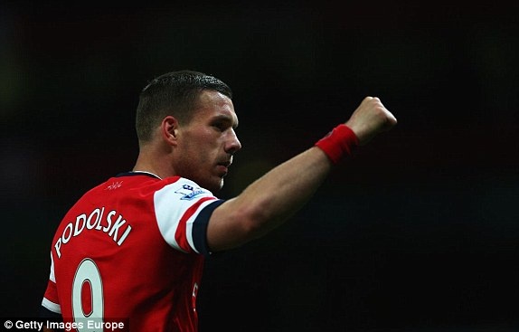 Arsenal 3-1 West Ham: Podolski giup Phao thu nguoc dong hinh anh