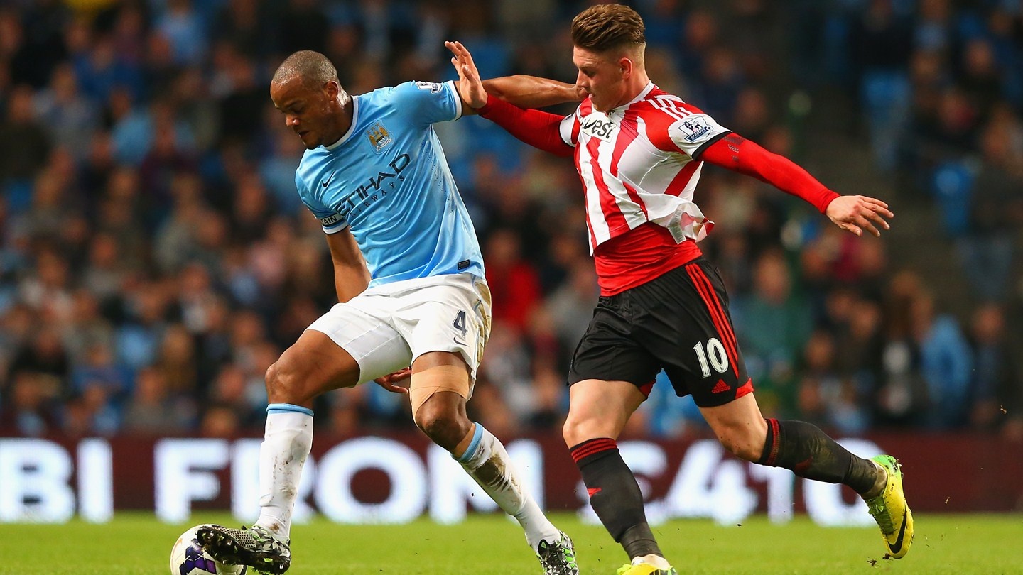 Sai lam ngo ngan cua thu mon giup Man City co ban go 2-2 hinh anh