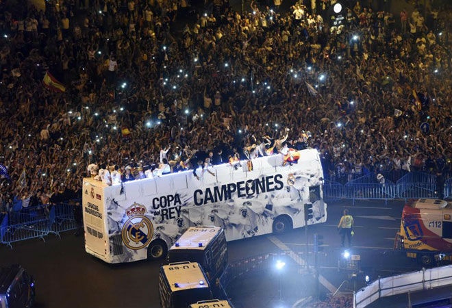 Hang nghin CDV do ra duong mung Real vo dich cup nha Vua hinh anh