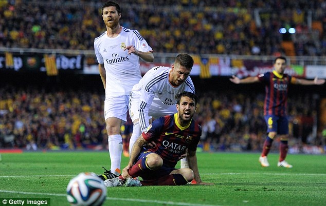 M.U dung truoc co hoi so huu Cesc Fabregas hinh anh