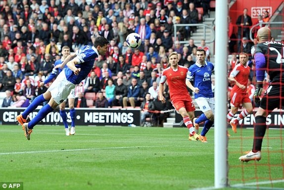 Southampton 2–0 Everton: 2 pha dot luoi nha oan nghiet hinh anh