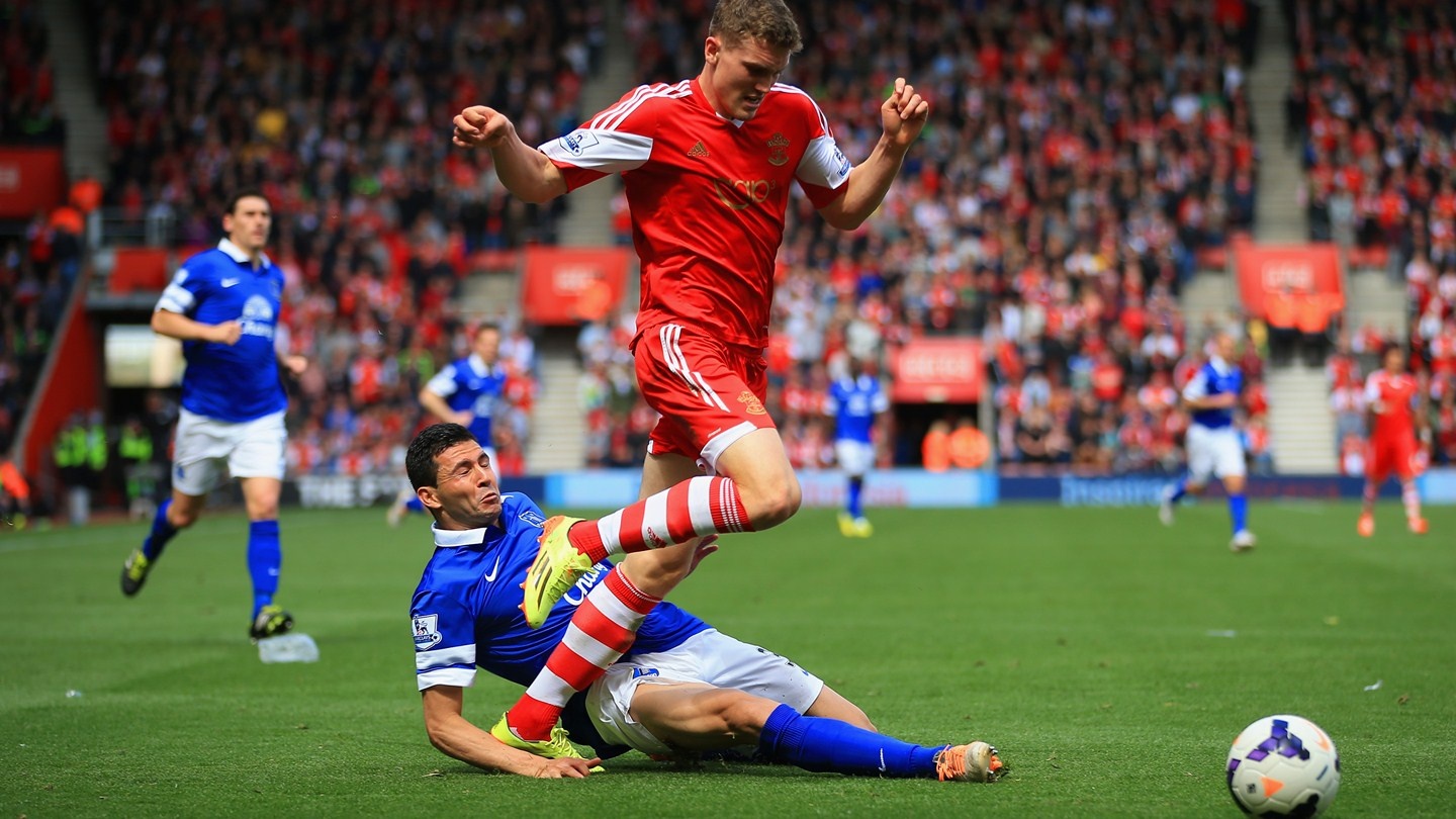 Southampton 2-0 Everton: Giac mo Champions League tro nen xa voi hinh anh