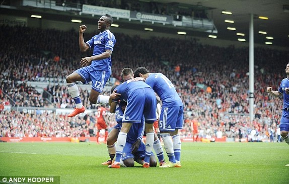 Willian nang ty so len 2-0 cho Chelsea hinh anh