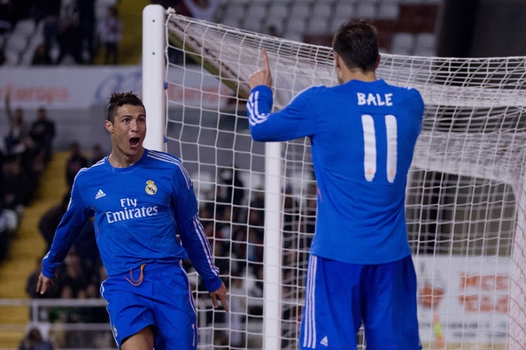 HLV Ancelotti khuyen khich Ronaldo va Bale tich cuc tan cong hinh anh