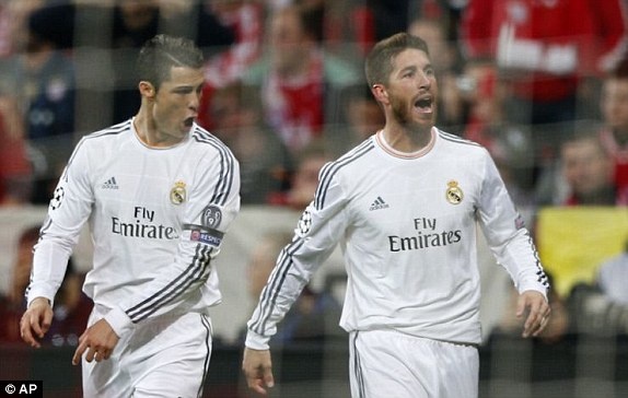 Ronaldo giup Real dan truoc Bayern 3 ban hinh anh