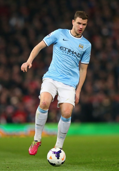 Dzeko hoan tat cu dup cho Man City hinh anh