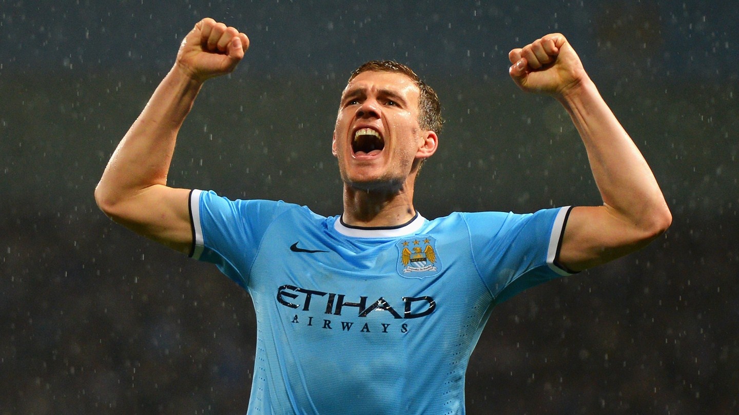 Man City 4-0 Aston Villa: Dzeko lap cu dup hinh anh