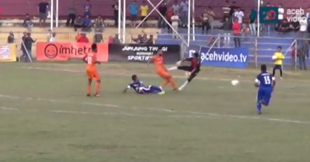 Cau thu Indonesia thiet mang do dinh chan thuong nang hinh anh