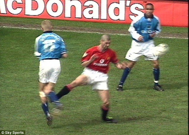 Keane dap gay chan cua Alf-Inge Haaland hinh anh