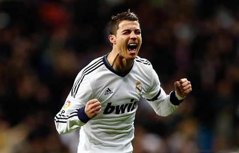 Real 4-1 Atletico: Ronaldo lap cu dup tren cham 11 m hinh anh