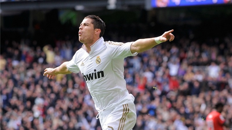 Real 2-0 Atletico: Ronaldo sut phat dang cap hinh anh