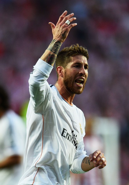 Ramos danh dau ghi ban dang cap go hoa 1-1 cho Real hinh anh