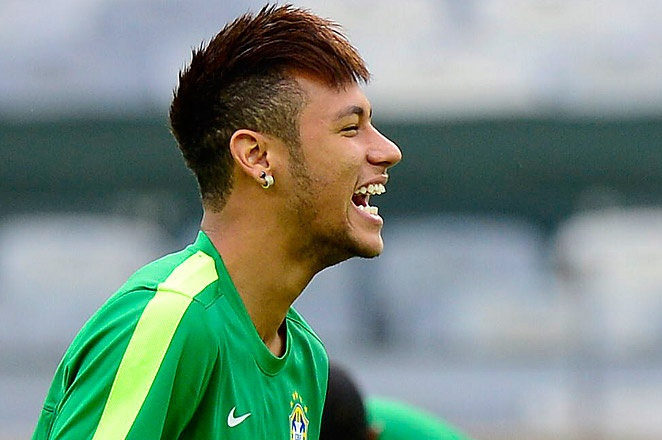 Neymar tro tai sut phat dieu luyen truoc tran dem nay hinh anh