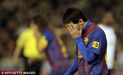 Cu tang bong khong thanh cong cua Messi hinh anh