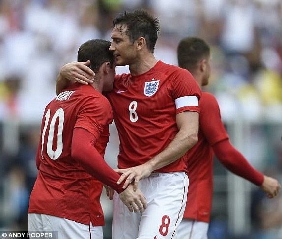 Anh 2-2 Ecuador: Rooney toa sang hinh anh