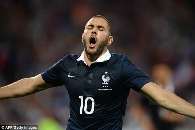 Benzema, Giroud gop cong giup Phap huy diet Jamaica 8-0 hinh anh
