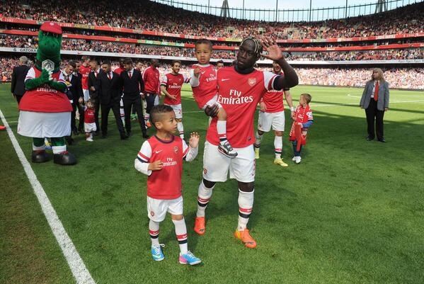 Sagna - ngoi sao thu 5 cua Arsenal gia nhap Man City hinh anh