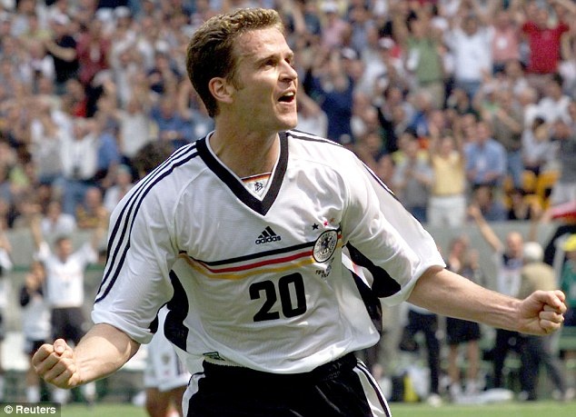 Pha ghi ban cua Bierhoff hinh anh