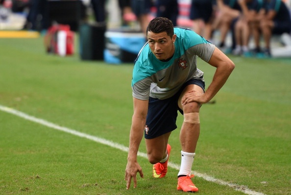 CDV to mo xem Ronaldo tap luyen nghenh chien tuyen Duc hinh anh