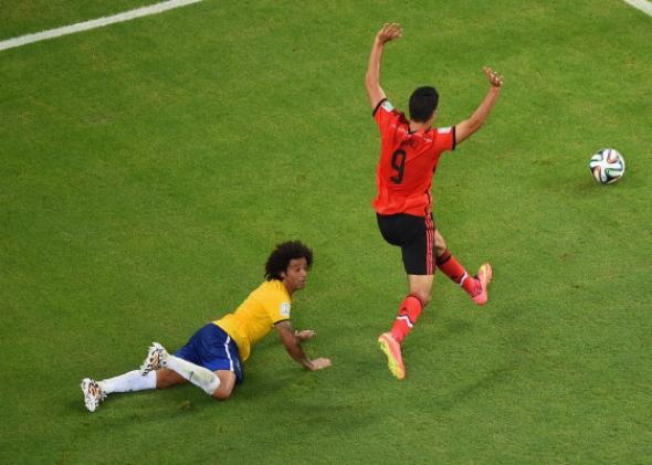 Marcelo tuc dien khi trong tai tu choi thoi penalty hinh anh