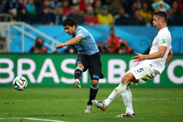 Anh 1-2 Uruguay: Suarez lap cu dup hinh anh