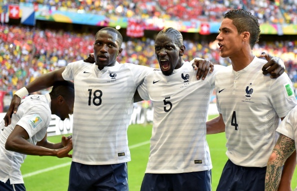 Phap 5-2 Thuy Sy: Benzema, Giroud ghi ban va kien tao hinh anh