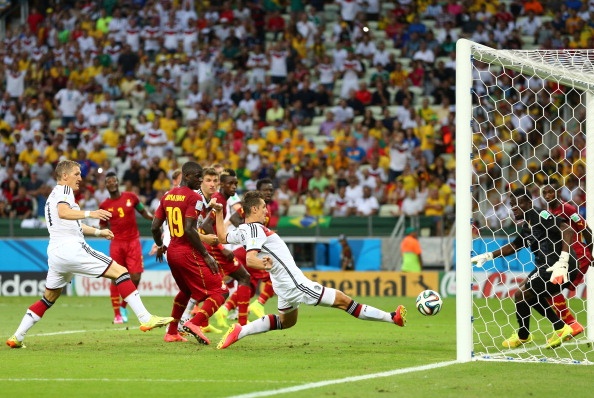 Klose ghi ban go hoa 2-2 cho DT Duc hinh anh